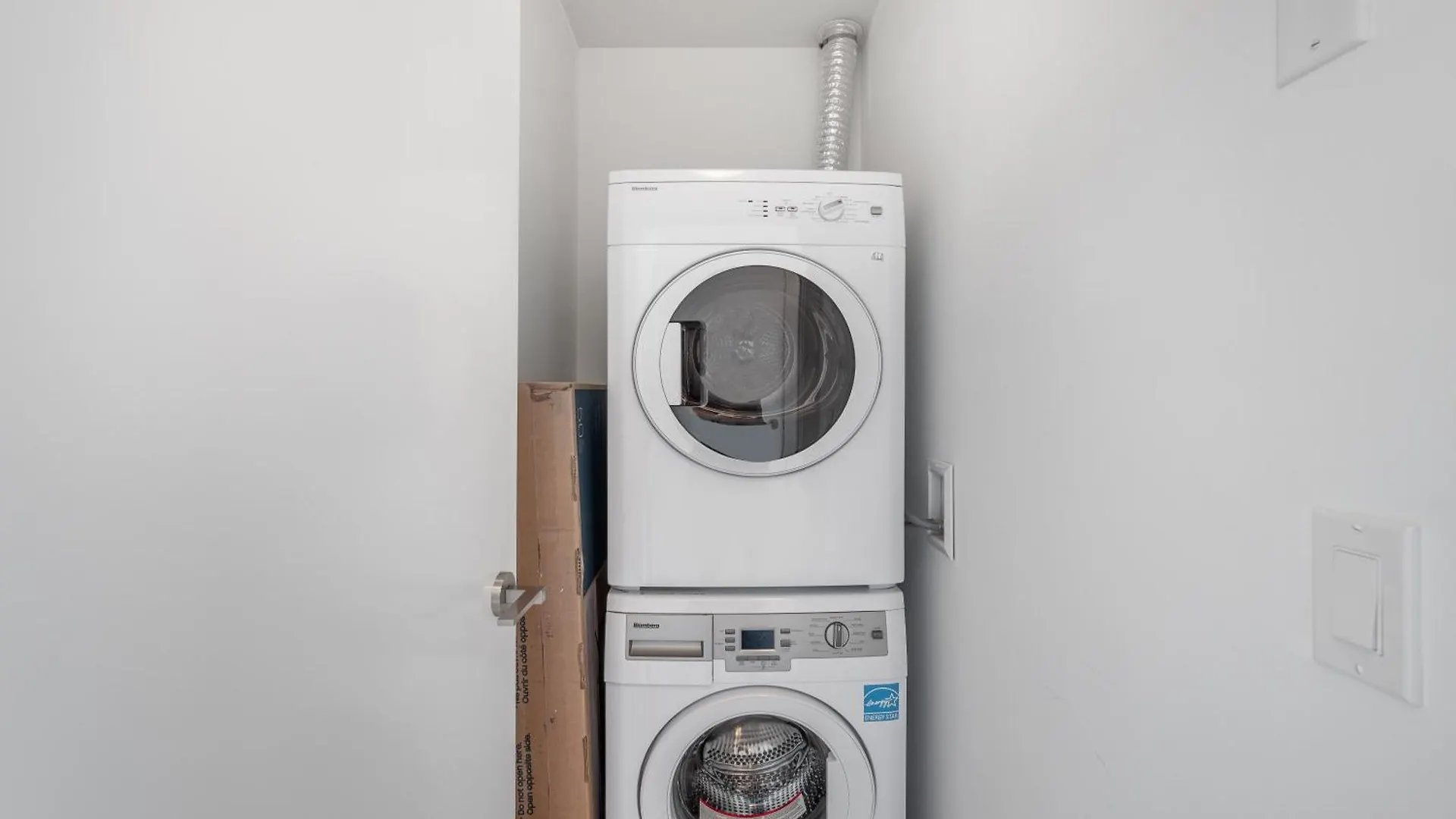 Designer One Bedroom Suite - Entertainment District Toronto